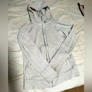 Lululemon light heather grey size 8 scuba!